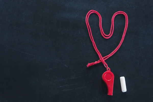 Σπορ Σφύριγμα Μια Κόκκινη Δαντέλα Ορίζονται Σχήμα Καρδιάς Κομμάτι Άσπρη — Φωτογραφία Αρχείου