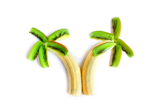 Fruit Dessert Van Banaan Kiwi Aangelegd Vorm Van Palmbomen Concept — Stockfoto