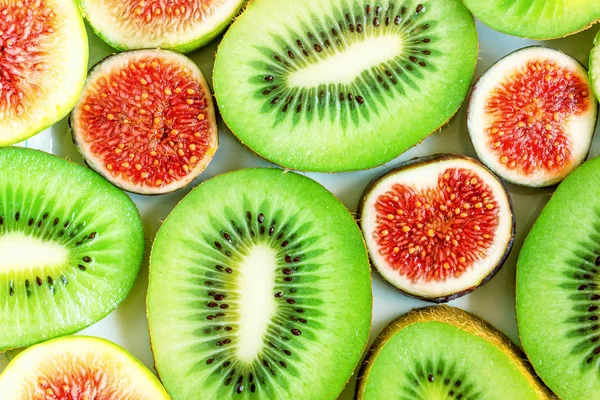 Fondo Frutas Rodajas Trozos Jugoso Kiwi Verde Higos Rojos — Foto de Stock