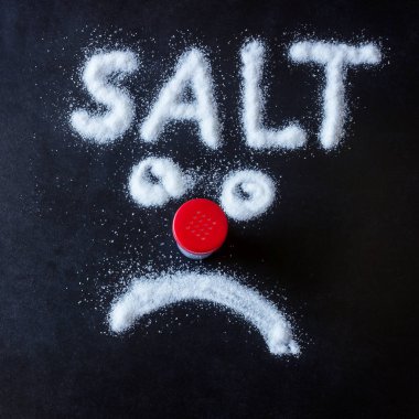 Tuz siyah yüzeyinde dağınık. Word-tuz ve hüzünlü yüzü çizilmiş. Kavram-diyet, tuz ve şeker aşırı tüketimi sağlığa zarar.