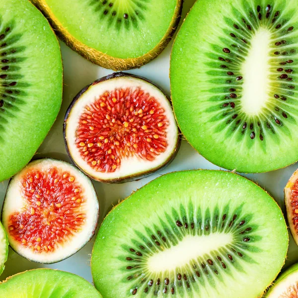 Skivade Frukter Bakgrund Skivor Saftiga Grön Kiwi Och Rött Fikon — Stockfoto