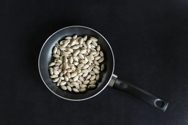 Padella Con Pistacchi Fondo Nero Concetto Cucina Menu Ricette — Foto Stock