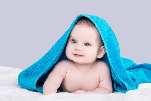 Surprised Smiling Baby Girl Boy Big Blue Eyes Lying Belly — Stock Photo, Image