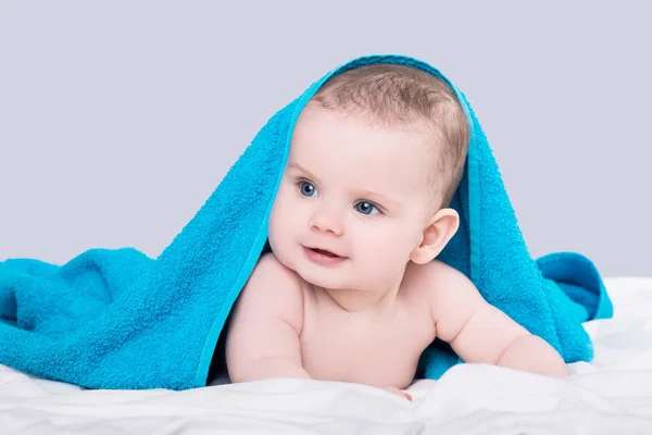 Smiling Baby Girl Boy Big Blue Eyes Lying Belly Blue — Stock Photo, Image