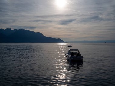 Arka planda güzel gün batımı