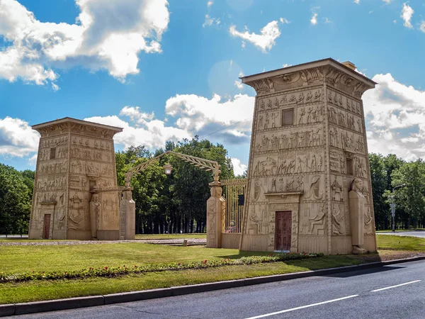 Puertas Estilo Egipcio Forma Pirámides Truncadas Entrada Tsarskoe Selo San — Foto de Stock