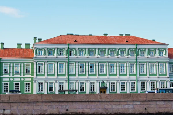 Sankt Petersburg, Rosja, wrzesień 2019: fasada budynku o — Zdjęcie stockowe