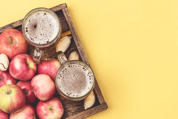 Mug Cold Apple Cider Ripe Apples Autumn Drink Top View — Stok Foto