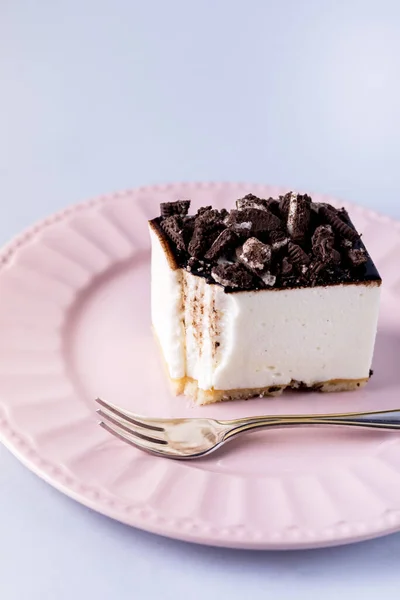 Bucată Souffle Vanilie Gustoasă Sau Tort Spumă Decorat Ciocolată Cookie — Fotografie, imagine de stoc