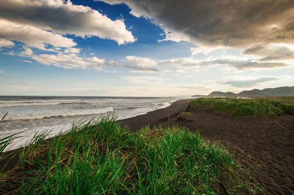 Praia Halaktyr Kamchatka Federação Russa Praia Areia Cor Quase Negra — Fotografia de Stock