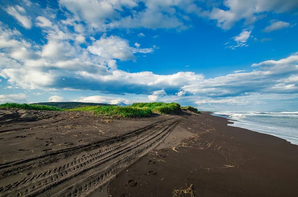 Halaktyr Beach Kamtjatka Ryska Federationen Mörk Nästan Svart Färg Sand — Stockfoto
