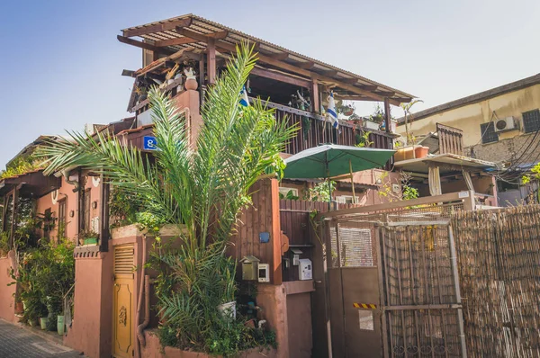 Tel Aviv, İsrail - 21 Nisan 2017: Tel Aviv sokaklarında