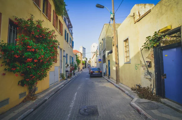 Tel Aviv, Israel - April 21, 2017: Streets of Tel Aviv — Stock Photo, Image