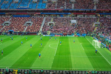 Moskova, Rusya - 11 Temmuz 2018: FIFA 2018 Dünya Kupası İngiltere ve Hırvatistan Luzhniki Stadı nda yarı finale futbol maçı sırasında kutluyor futbol taraftarları.