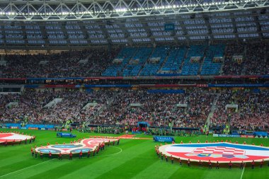 Moskova, Rusya - 11 Temmuz 2018: FIFA 2018 Dünya Kupası İngiltere ve Hırvatistan Luzhniki Stadı nda yarı finale futbol maçı sırasında kutluyor futbol taraftarları.