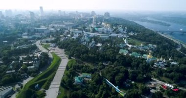 Kiev-Pechersk Lavra havadan görünümü. Kiev, Ukrayna'nın yeşil ve güzel Merkezi
