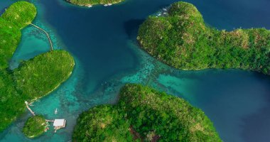 Sugba lagün hava görünümünü. Güzel manzara ile mavi deniz lagün, Milli Parkı, Siargao Adası, Filipinler.