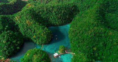 Sugba lagün hava görünümünü. Güzel manzara ile mavi deniz lagün, Milli Parkı, Siargao Adası, Filipinler.