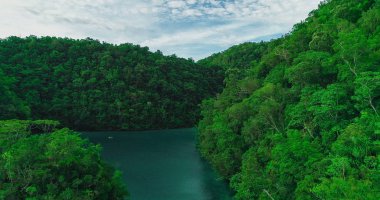 Sugba lagün hava görünümünü. Güzel manzara ile mavi deniz lagün, Milli Parkı, Siargao Adası, Filipinler.