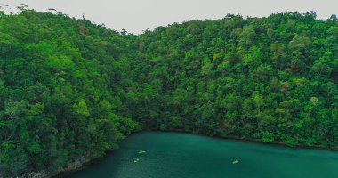 Sugba lagün hava görünümünü. Güzel manzara ile mavi deniz lagün, Milli Parkı, Siargao Adası, Filipinler.