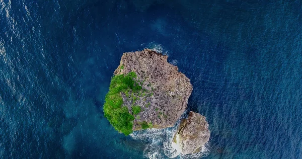 Siargao Adası ve tropikal Pasifik Hava görünümünü. Drone görünümünden.