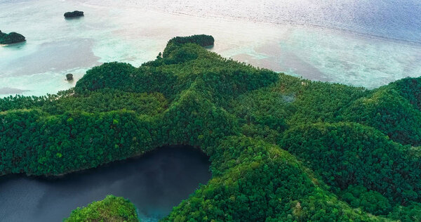 Aerial view of Sugba lagoon. Beautiful landscape with blue sea lagoon, National Park, Siargao Island, Philippines. — Stock Image Aerial View Sugba Lagoon Beautiful Landscape Blue Sea Lagoon National Stock Picture