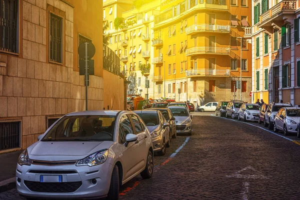 Róma Olaszország November 2018 Ban Autók Parkolnak Szép Utcában Város — Stock Fotó