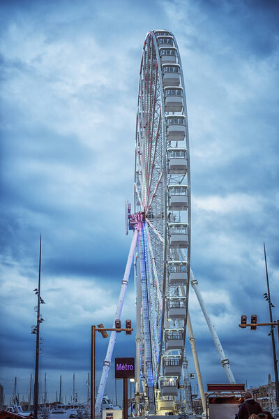 Променад старого порта Вьё в центре Марселя, Франция
