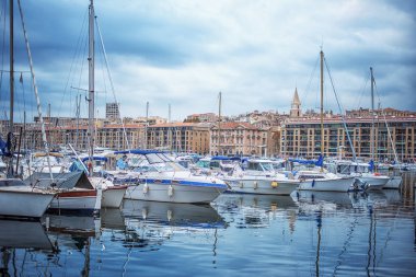 Marsilya, Fransa'nın tarihi şehir merkezinde eski Vieux Port