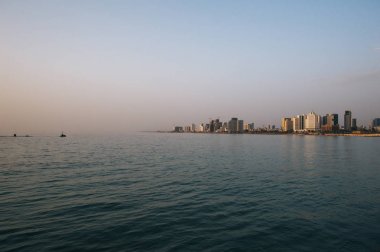 Modern Tel Aviv, İsrail ve deniz akşamı görünümü