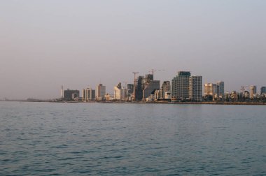 Modern Tel Aviv, İsrail ve deniz akşamı görünümü