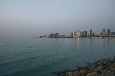 Modern Tel Aviv, İsrail ve deniz akşamı görünümü
