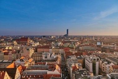 Wroclaw, Polonya. Sky Tower ve diğer binaların havadan görünümü
