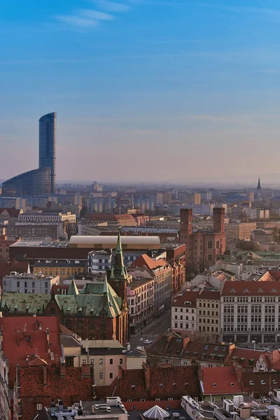 Wrocław, Polska. Widok z lotu ptaka Sky Tower i innych budynków — Zdjęcie stockowe