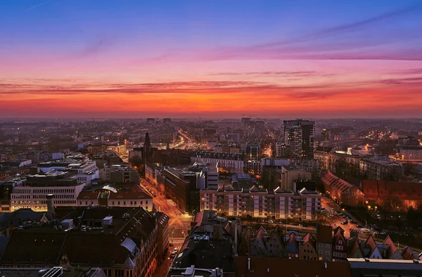 Wroclaw havadan görünümü üzerinde güzel, renkli gün batımı — Stok fotoğraf