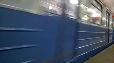 Belorusskaya metro istasyonu, Moskova Tren Handcam görünümü varış