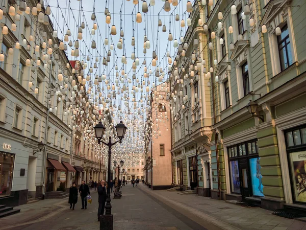 Moscow Russia March 2020 Відзнака Вигляді Цибулин Над Вулицею Столічниківському — стокове фото