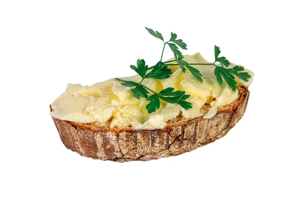Kromka Chleba Masłem Pietruszką Jest Izolowana Białym Tle — Zdjęcie stockowe