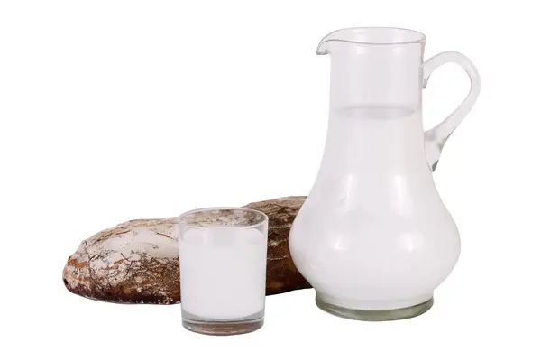 Cruche Lait Avec Verre Pain Maison Isolé Sur Fond Blanc — Photo