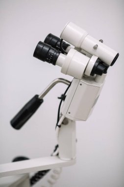 kliniğinde Jinekoloji ekipmanları inceden inceye gözden geçirmek