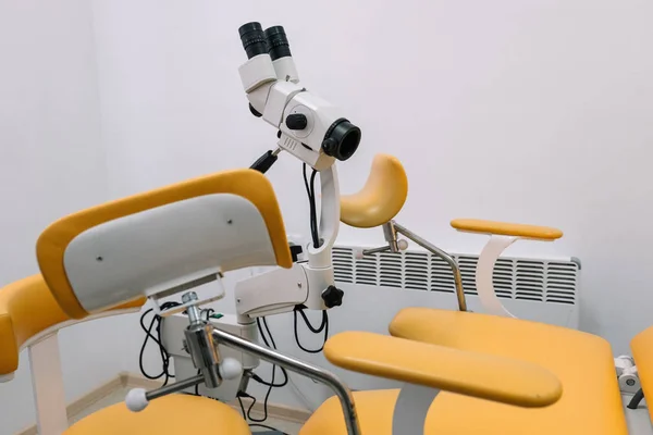 Şyeri Jinekolog Jinekolojik Sandalye Doktorun Sandalye Tıbbi Lamba Kolposkop Video — Stok fotoğraf