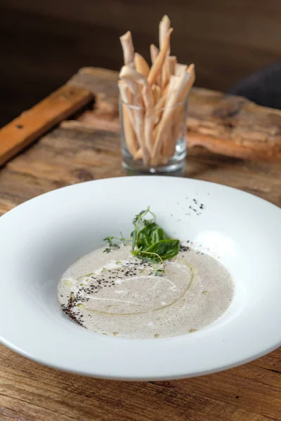 Die Pilzsuppe Und Grissini Sticks Glas Auf Holzgrund Rustikalen Stil — Stockfoto