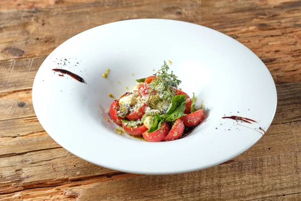 Ensalada Tomate Cereza Sobre Fondo Madera — Foto de Stock