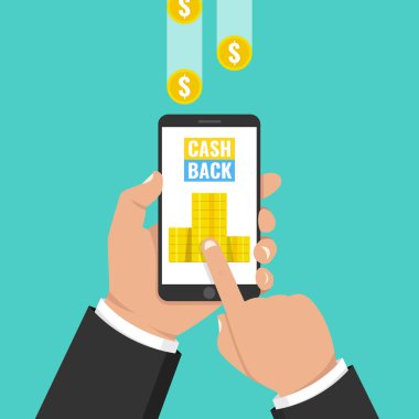 Smartphone ile nakit geri app elinde tutan adam.