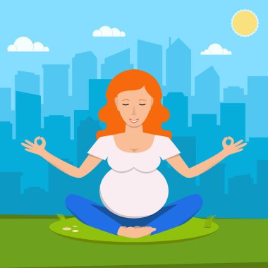 Hamile kadın çimlerde Yoga yapıyor. Şehir gökdelenler, bulutlar ve arka plan üzerinde güneş. Düz vektör çizim. 
