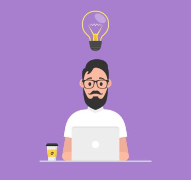 Genç programcı laptop ile çalışma. Programlama kavramı.