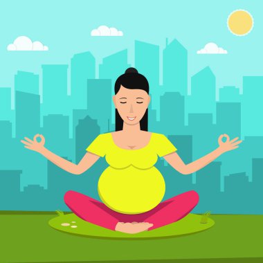 Hamile kadın çimlerde Yoga yapıyor. Şehir gökdelenler, bulutlar ve arka plan üzerinde güneş. Düz vektör çizim. 