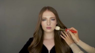 Kamera önünde modeli kız makyaj