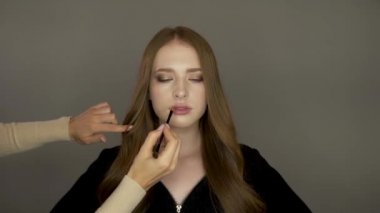 Kamera önünde modeli kız makyaj