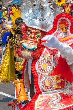 Lima, Peru geçit töreninde, Candelaria festivali ve tipik kostümlerle halk dansları.